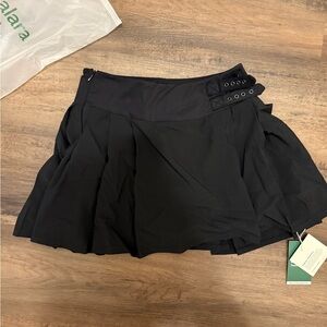 HALARA Black Pleated Skirt